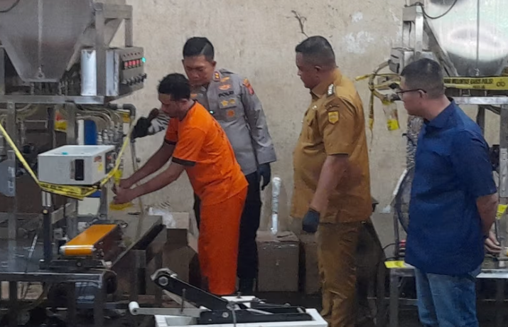 Polisi Gerebek Pabrik Rumahan Minyak Goreng Ilegal Bermerek Minyakita di Bogor